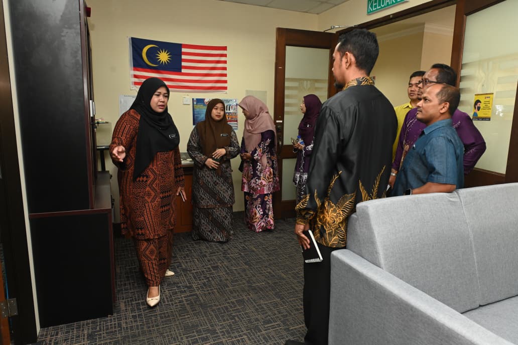 LAWATAN PENANDAARASAN EKOSISTEM KONDUSIF SEKTOR AWAM (EKSA) KOLEJ MATRIKULASI KELANTAN (KMKt) KE UNIVERSITI MALAYSIA KELANTAN (UMK)